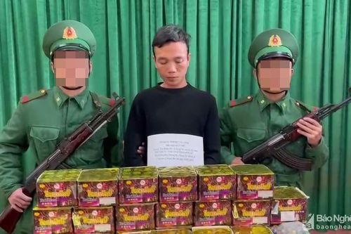 Bắt giữ đối tượng tàng trữ trái phép gần 50kg pháo nổ