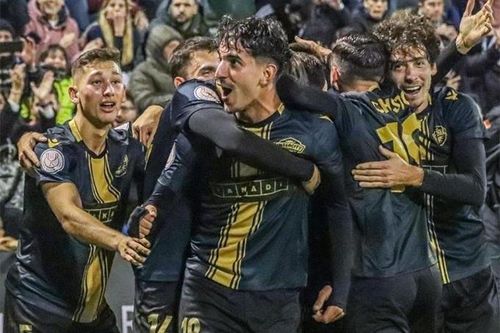 Barca toát mồ hôi trước 'tý hon' đến từ hạng 3 Tây Ban Nha