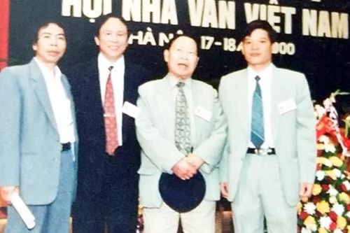 Khi nhà thơ Huy Cận làm thơ vui