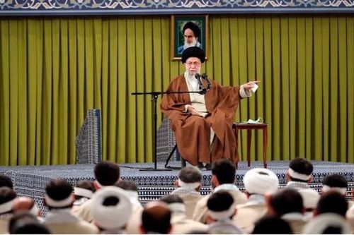 Iran triệu Đại sứ Pháp liên quan đến tranh biếm họa ở Charlie Hebdo