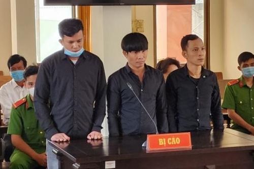 Kiên Giang: Vừa ra tù lại trộm 26 điện thoại iPhone, đôi bạn 'chia nhau' 29 năm tù