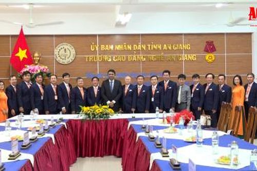 Tổng Lãnh sự Ấn Độ tại TP. Hồ Chí Minh thăm, làm việc tại Trường Cao đẳng Nghề An Giang