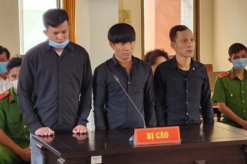 Quen thân trong trại giam, ra tù rủ nhau 'đu dây'