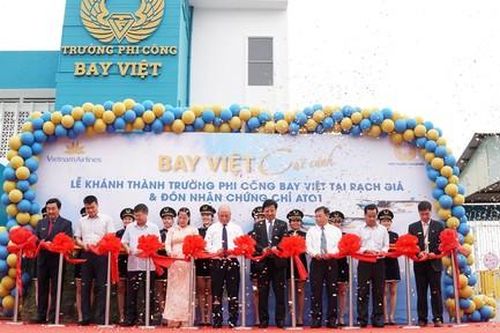 Trường bay đầu tiên huấn luyện đào tạo phi công cả lý thuyết lẫn thực hành