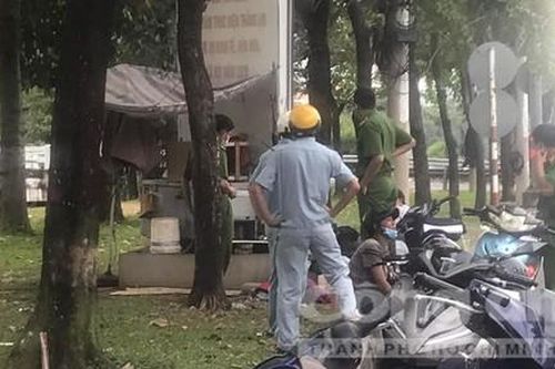 TP.Thủ Đức: Cần tìm thân nhân của đàn ông nằm chết trên xa lộ Hà Nội
