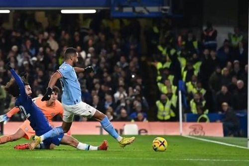 Nhờ công Riyad Mahrez, Man City thắng kịch tính trước Chelsea