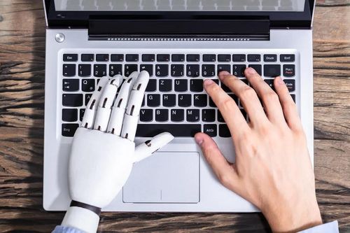 Sinh viên xây dựng ứng dụng chống đạo văn bằng AI