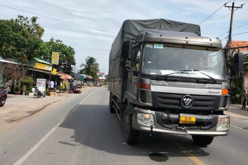Người phụ nữ bị xe tải cán tử vong trên quốc lộ 50