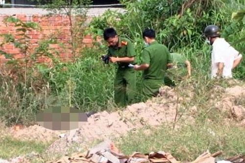 Thi thể người đàn ông cháy đen bên lề đường ở TP.HCM