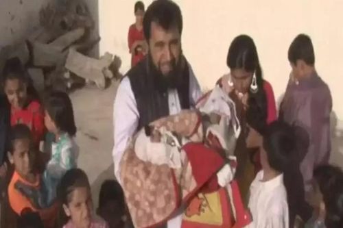 'Bác sĩ' Pakistan vừa đón đứa con thứ 60, vẫn muốn đẻ thêm