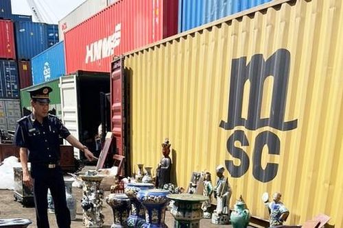Lô đồ cổ hơn 100 năm tuổi nhập lậu từ Pháp về TPHCM