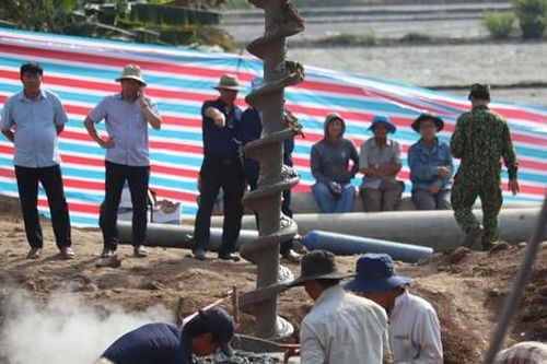 Vụ bé trai rơi xuống hố bê tông: Đồng Tháp ra công văn khẩn về an toàn lao động