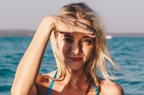 Nữ diễn viên bị hải cẩu tấn công khi đang tắm biển