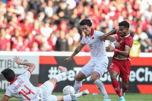 Fan Indonesia đồng loạt tố trọng tài thiên vị ĐT Việt Nam