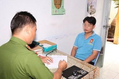 Thanh niên tự cứa vào cổ và bụng mình để 'dàn dựng' bị cướp tài sản