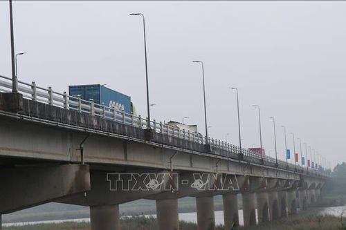 Cầu Trà Khúc trên Quốc lộ 1A xuất hiện các vết nứt, nguy cơ mất an toàn
