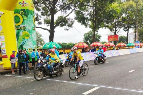 Giải xe đạp quốc tế BTV năm 2023: Tay đua Jang Kyunggu độc chiếm áo vàng, áo xanh