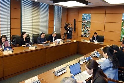 Tiếp tục hoàn thiện chính sách, pháp luật ứng phó kịp thời với những vấn đề khẩn cấp