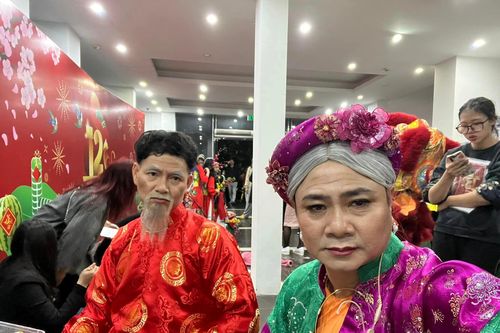 Sao Việt 6/1: Tự Long, Xuân Bắc hóa ông bà già trong chương trình hài Tết