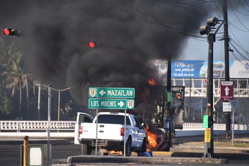 Bạo loạn ở Mexico sau vụ bắt giữ con trai ông trùm El Chapo