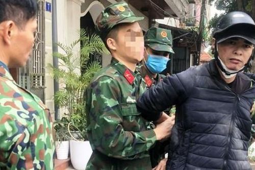 Một quân nhân phải điều trị phơi nhiễm HIV sau khi bắt cướp