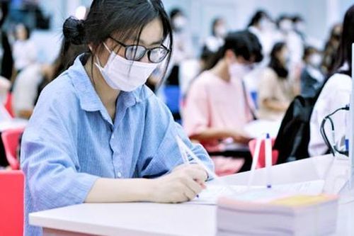 Sau khi điều chỉnh học phí, trường đại học nào trả lại tiền cho sinh viên?