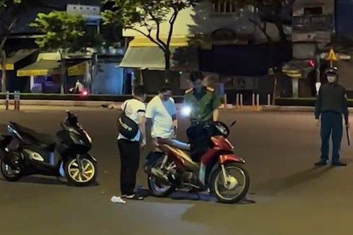 Khám nghiệm hiện trường vụ cảnh sát bị đâm tử vong ở TP.HCM