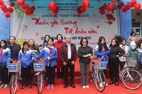 Phường Ngyễn Du: Mang 'Xuân yêu thương' đến hơn 200 gia đình hoàn cảnh khó khăn