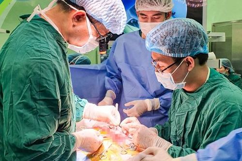 Điều trị thành công bé gái bị teo thực quản hiếm gặp