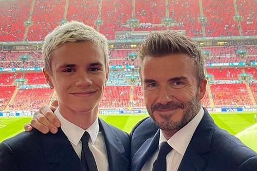 Con trai David Beckham gia nhập CLB Ngoại hạng Anh