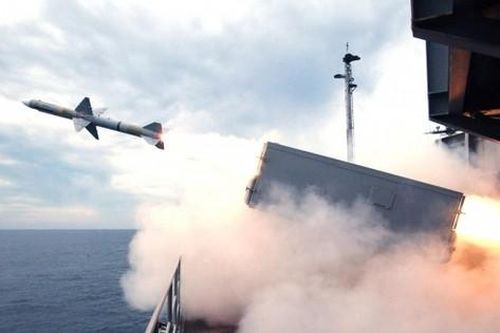 Mỹ lần đầu cung cấp tên lửa phòng không RIM-7 Sea Sparrow cho Ukraine