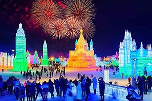 Hàng triệu du khách đổ về lễ hội băng đăng lớn nhất thế giới