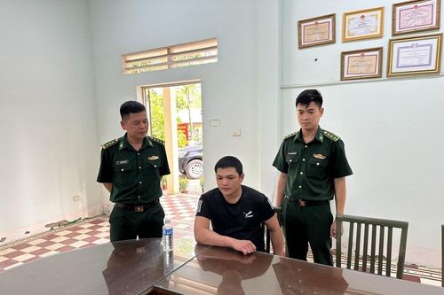 Bàn giao đối tượng liên quan vụ giết người, lẩn trốn ở Campuchia