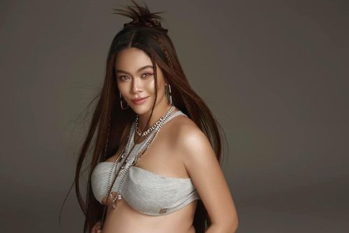 Mâu Thủy bị bạn trai 'nhắc nhở' vì 'sự cố' lúc nửa đêm ở tháng cuối thai kỳ