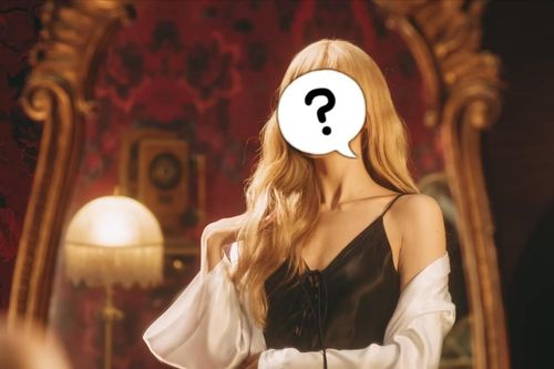 Nữ ca sĩ bị chỉ trích nặng nề vì diện mốt lộ nội y, khoe thân quá đà trên sân khấu