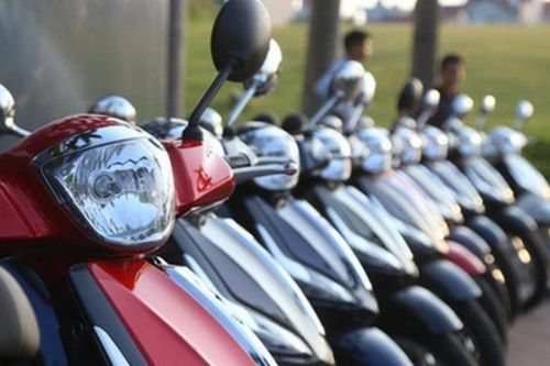 Bắt buộc dán nhãn năng lượng đối với xe máy, ô tô điện từ 1/7/2023