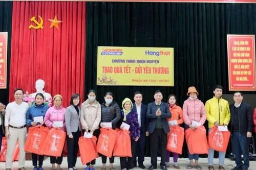 Hành trình 'Trao quà Tết - Gửi yêu thương'