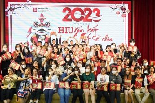 Hơn 10 ngàn hộp quà ngọt ngào HIU 'gửi' sinh viên 'mang Tết về nhà'