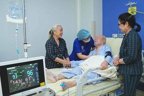 Cụ ông 105 tuổi gẫy xương đùi phẫu thuật thành công