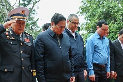 Chùm ảnh: Thủ tướng tưởng niệm các anh hùng, liệt sĩ tại Bến tàu Không số Vũng Rô