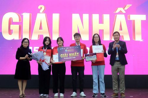 'Hệ thống hỗ trợ hiến máu nhân đạo Vn Drops' đoạt giải nhất Cuộc thi Sáng tạo Khoa học Công nghệ cho học sinh