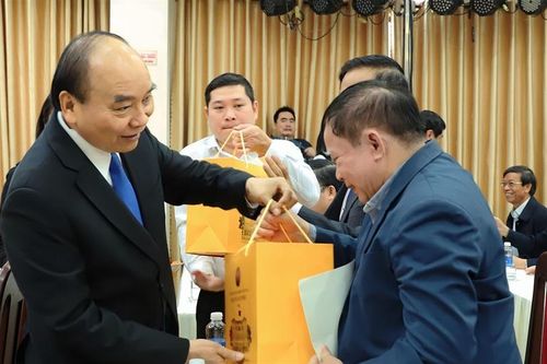 Chủ tịch nước Nguyễn Xuân Phúc gặp mặt cán bộ hưu trí cấp cao trước thềm năm mới