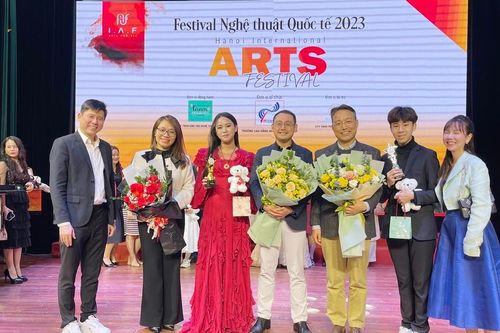 Bella Vũ giành Giải vàng quốc tế độc tấu piano
