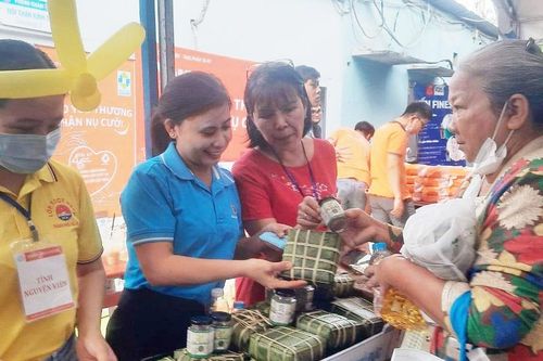 Hơn 600 bệnh nhân nhận quà tết từ Phiên chợ 0 đồng Bệnh viện TP Thủ Đức