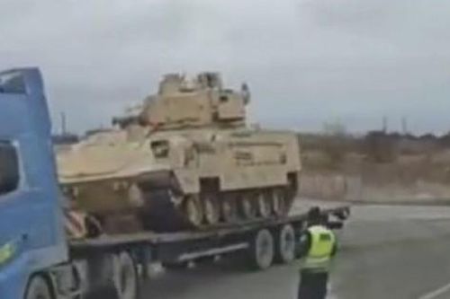 Nga tung bằng chứng Mỹ chuyển giao xe chiến đấu bộ binh M2A2 Bradley cho Ukraine