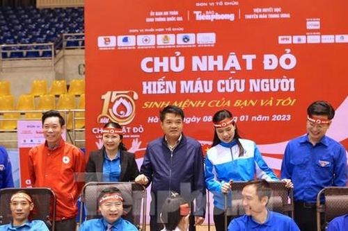 Chủ nhật Đỏ tại Hà Tĩnh: Giám đốc Công an tỉnh tham gia hiến máu
