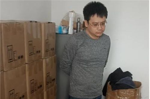 Một Giám đốc bị bắt vì sản xuất keo dán công nghiệp giả