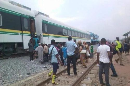 Nigeria: Nhóm tay súng tấn công nhà ga xe lửa, bắt cóc hàng chục người
