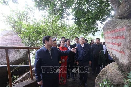 Thủ tướng dâng hương tại Di tích lịch sử Bến tàu Không số Vũng Rô
