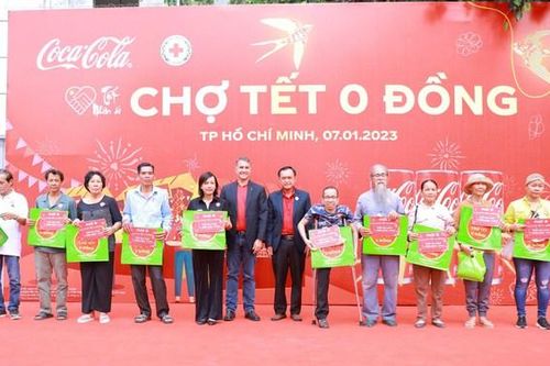 TPHCM: Nhiều người có hoàn cảnh khó khăn được chăm lo tại 'Chợ Tết 0 đồng'